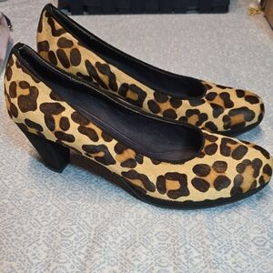 NWOT Van Eli Calf Hair Pumps